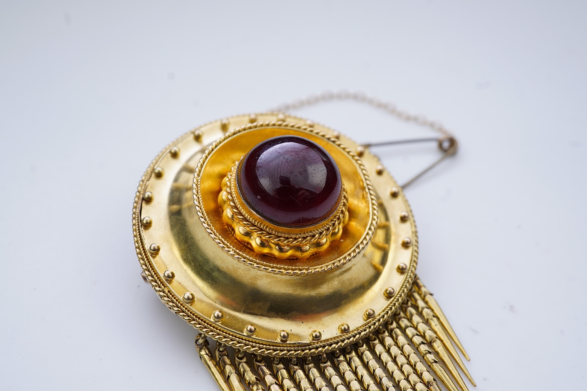 A Victorian garnet pendant/brooch, third quarter 19th century